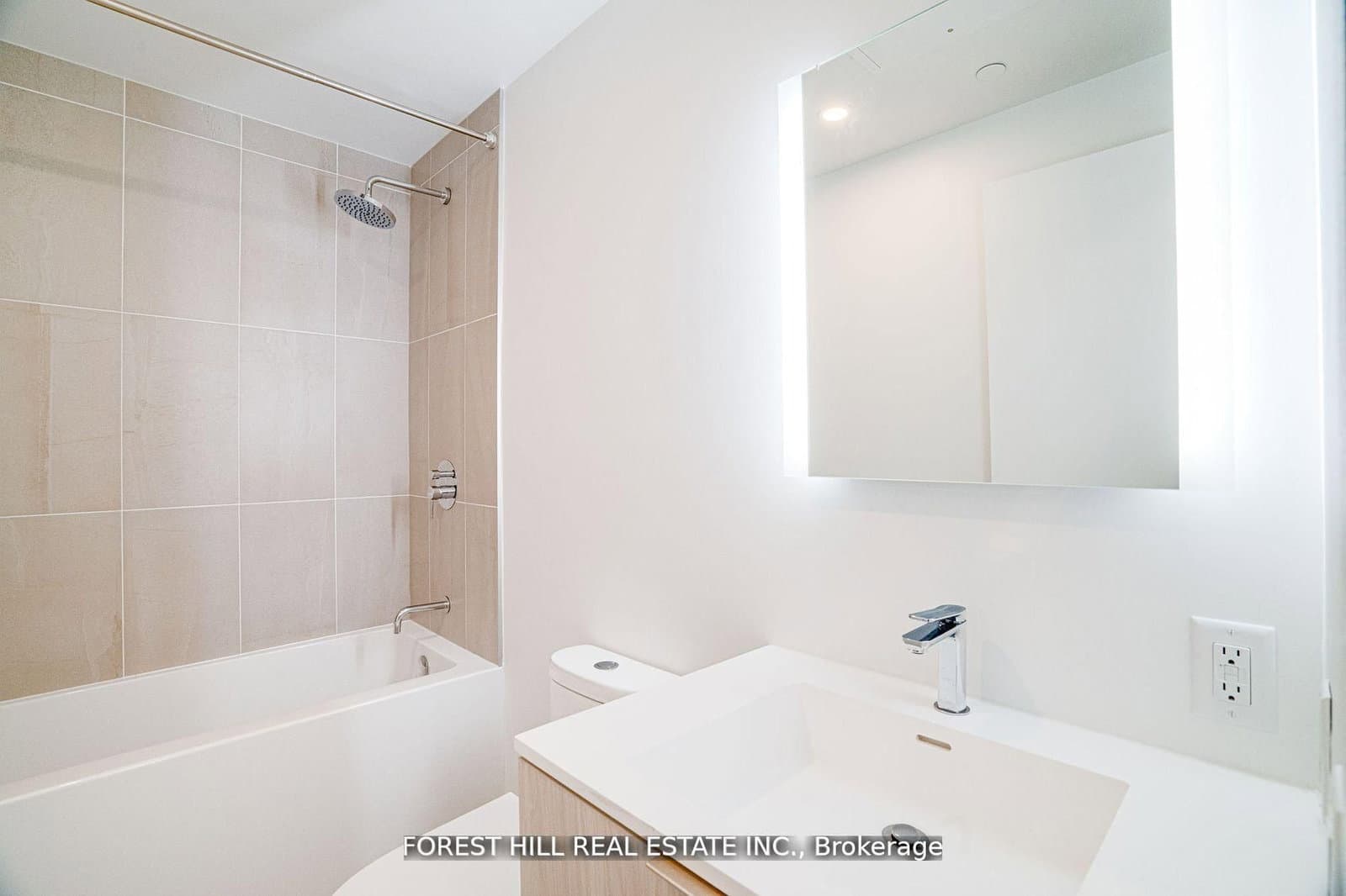 209 - 185 Alberta Avenue, Toronto, ON — photo 3