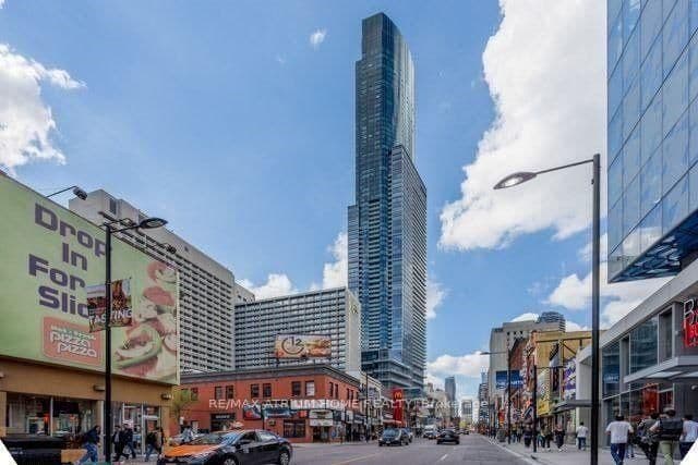 31 - 384 Yonge Street, Toronto, ON