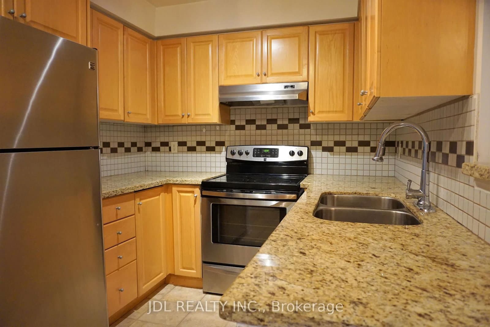 907 - 23 Lorraine Drive, Toronto, ON — photo 2