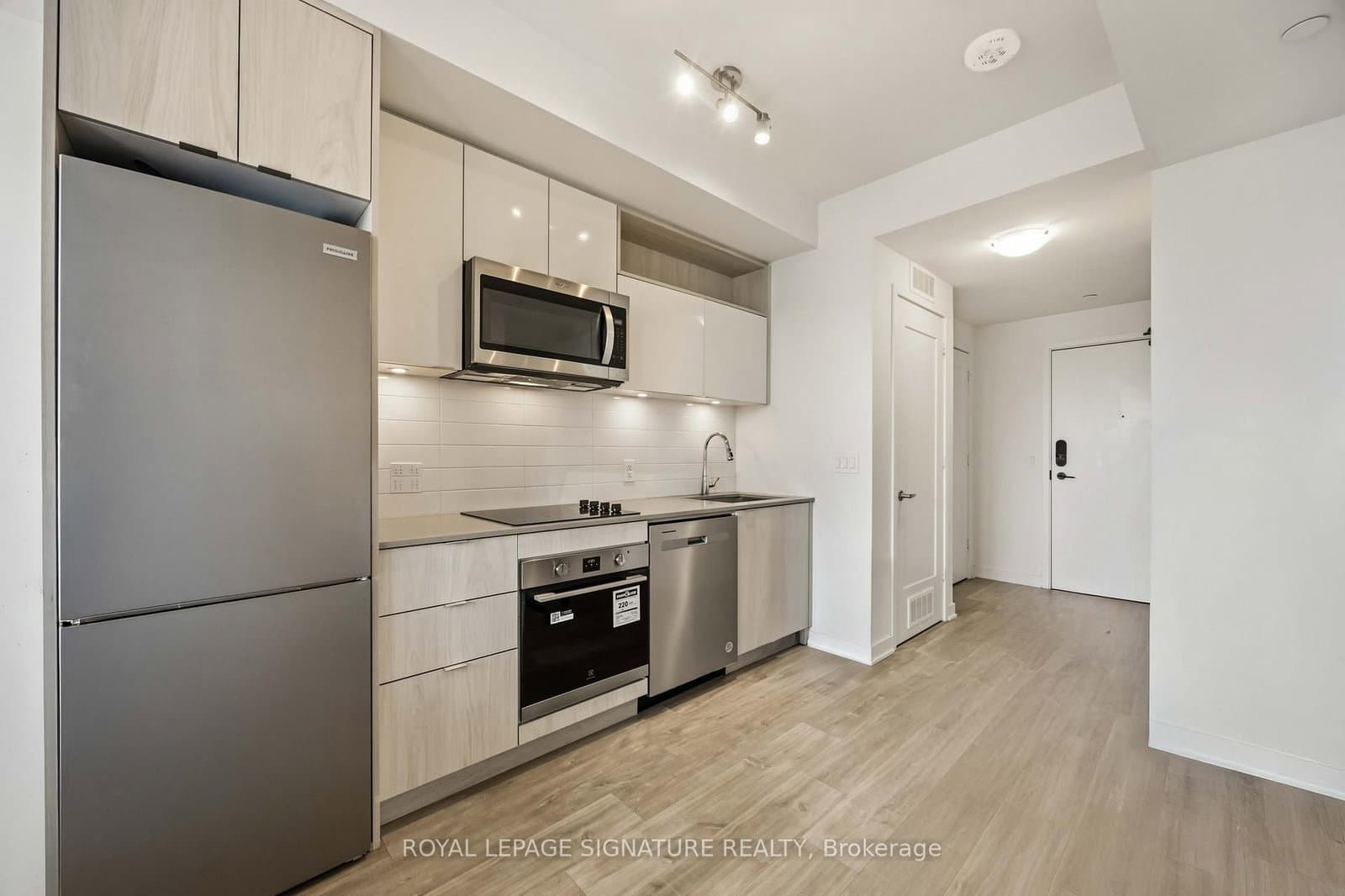 913 - 60 Princess Street, Toronto, ON — photo 2