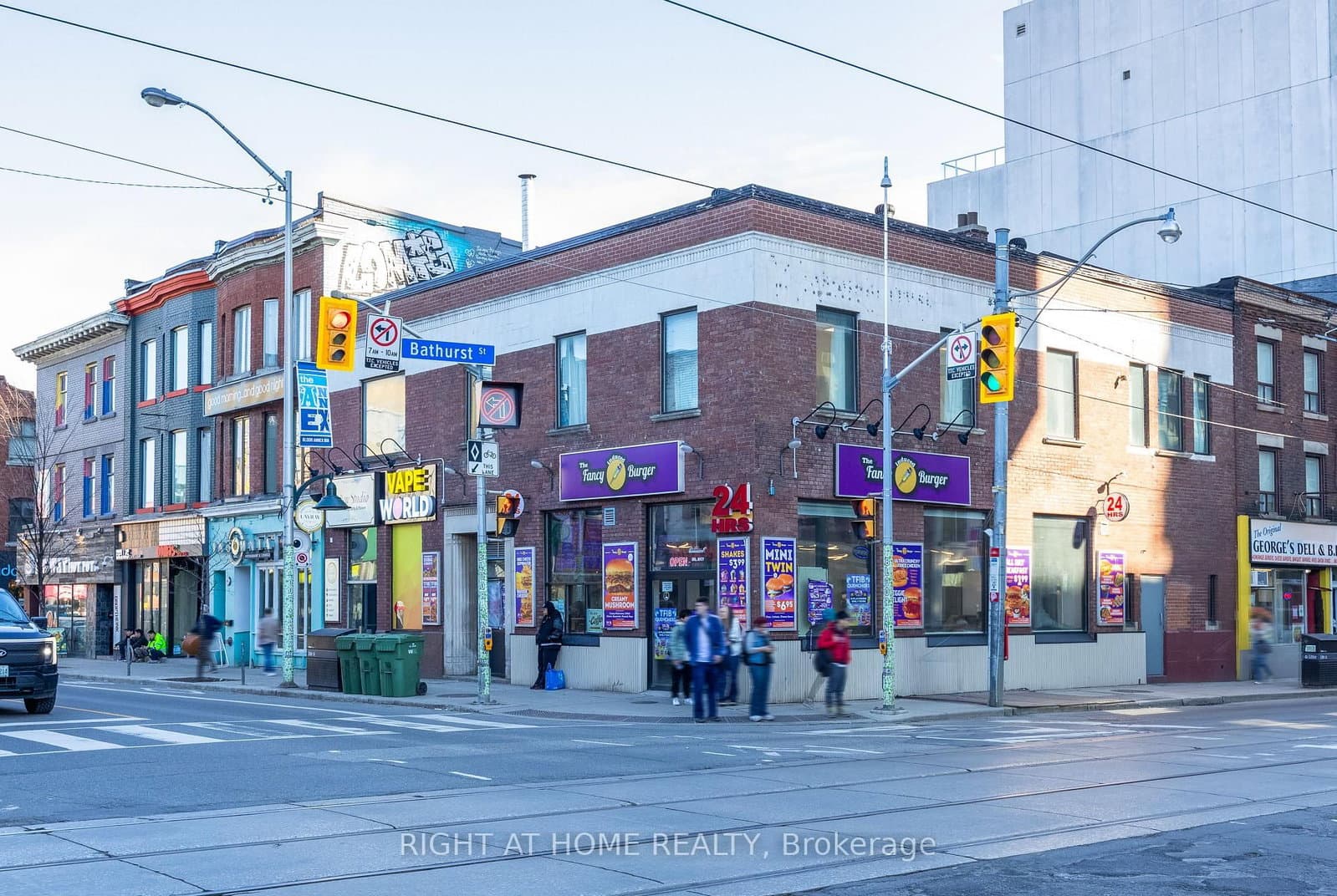 Second Floor - 565 Bloor Street, Toronto, ON — photo 2