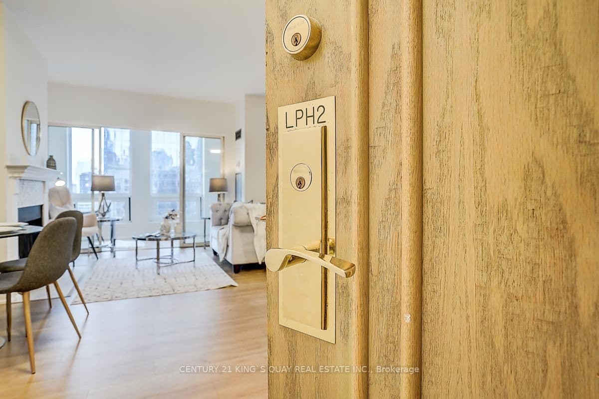 LPH2 - 25 Grenville Street, Toronto, ON — photo 3