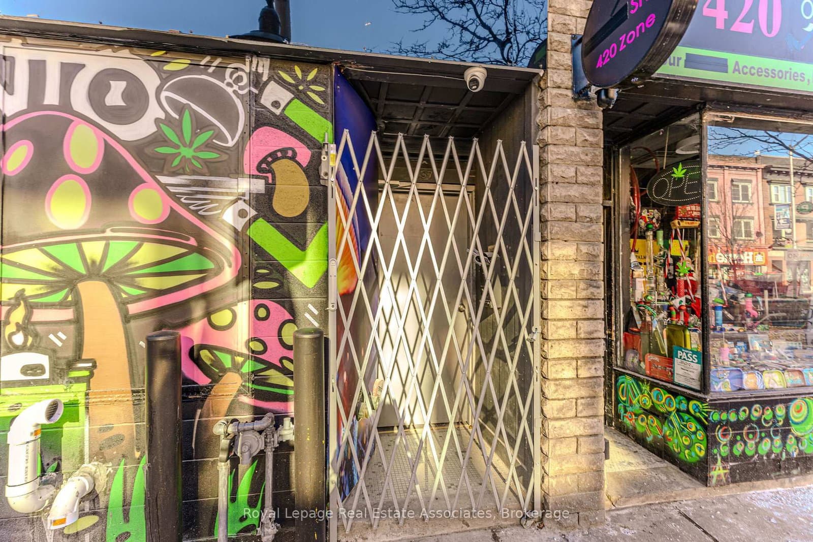 16 (3rd) - 497 Bloor Street, Toronto, ON — photo 3