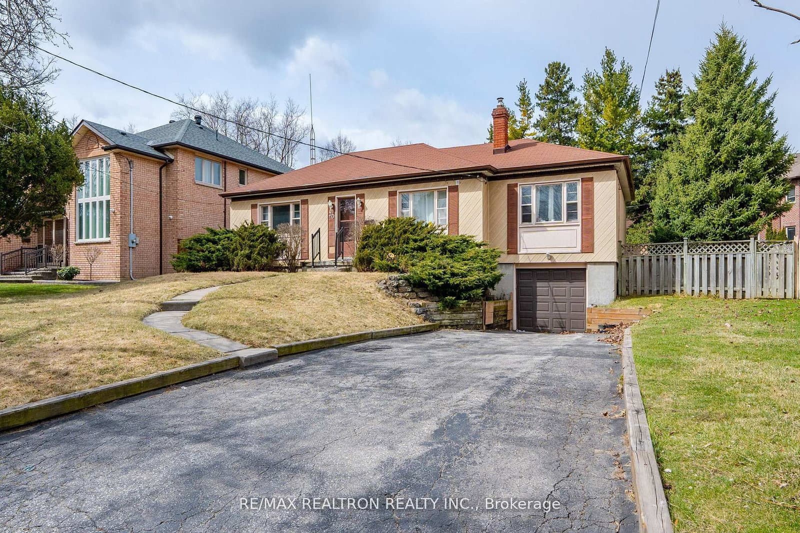 30 Lawnview Drive, Toronto, ON