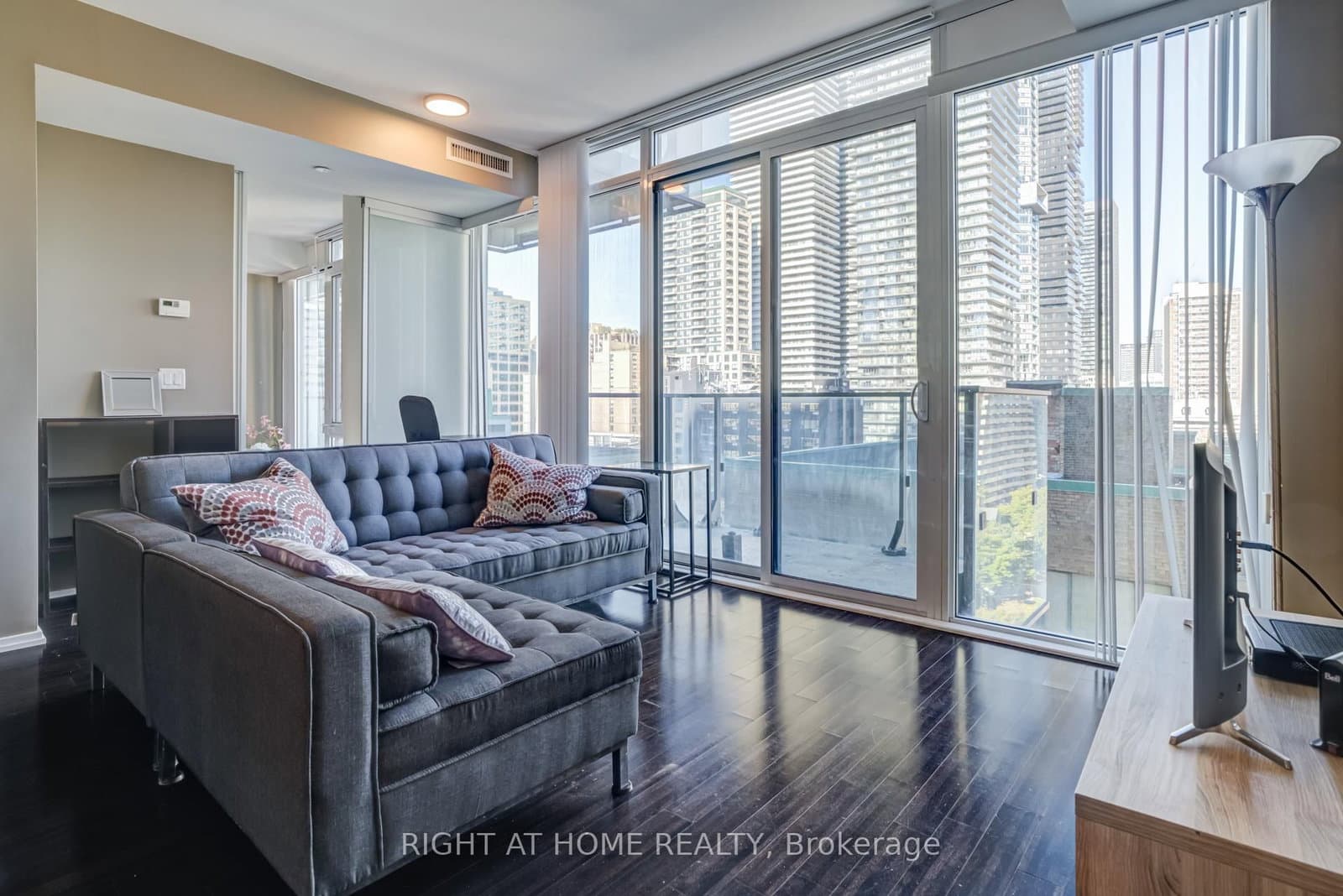 1109 - 75 St Nicholas Street, Toronto, ON