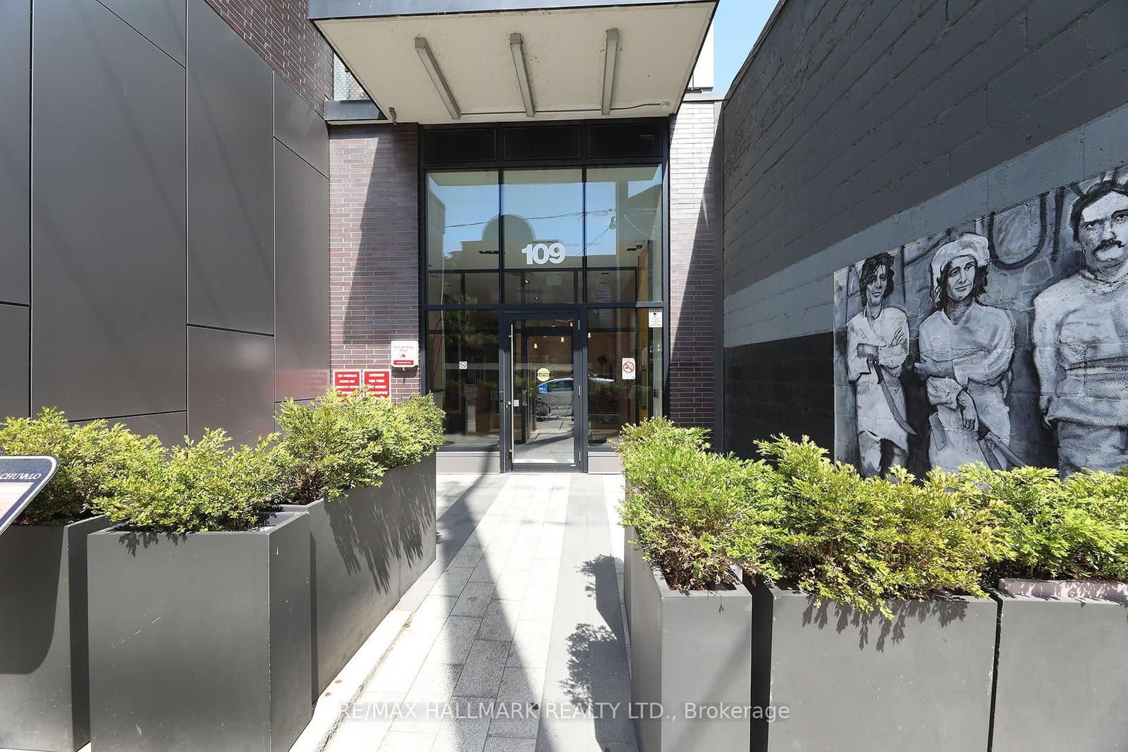211 - 109 Ossington Avenue, Toronto, ON — photo 2