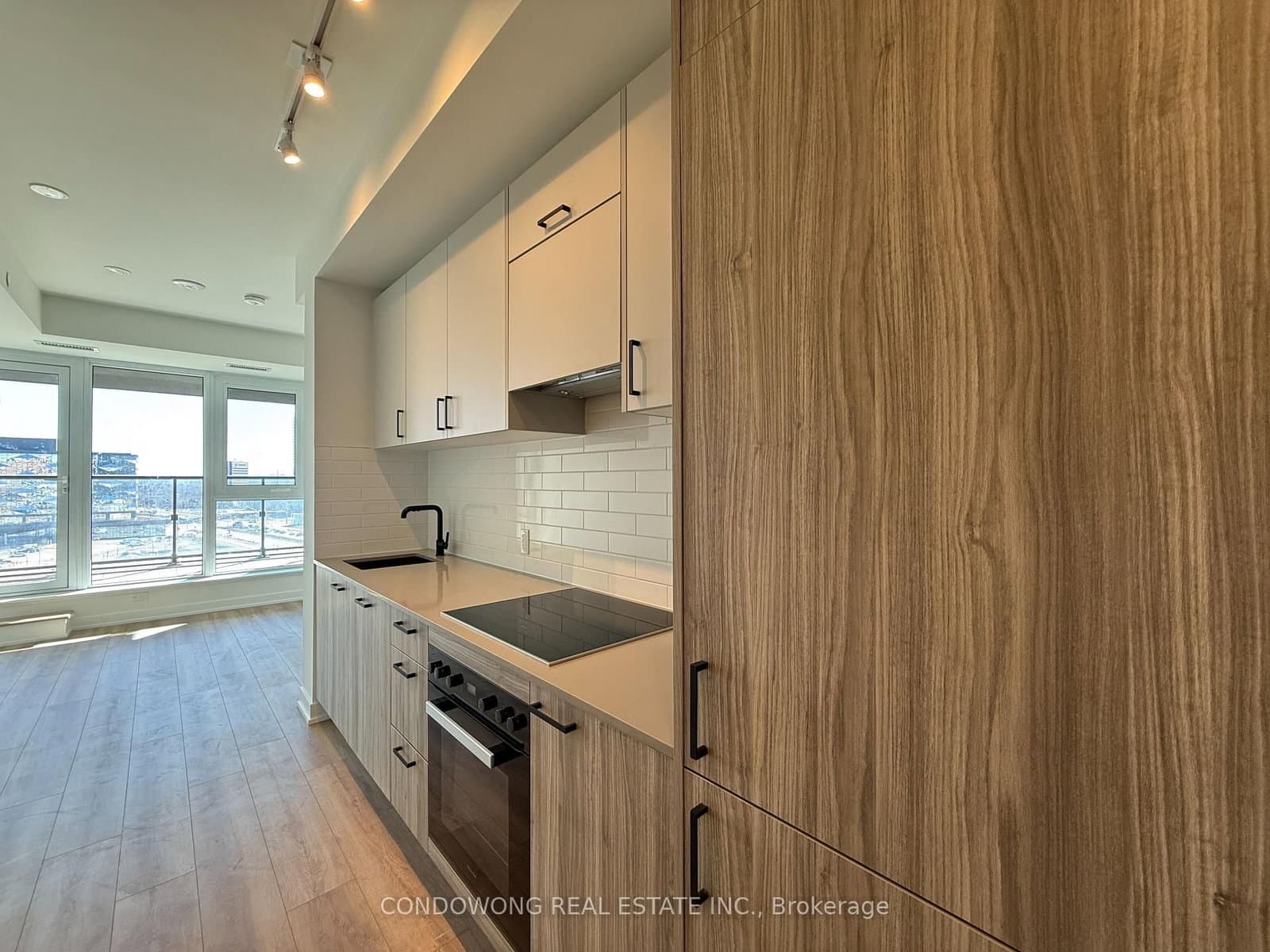 908 - 5 Quarrington Lane, Toronto, ON — photo 2