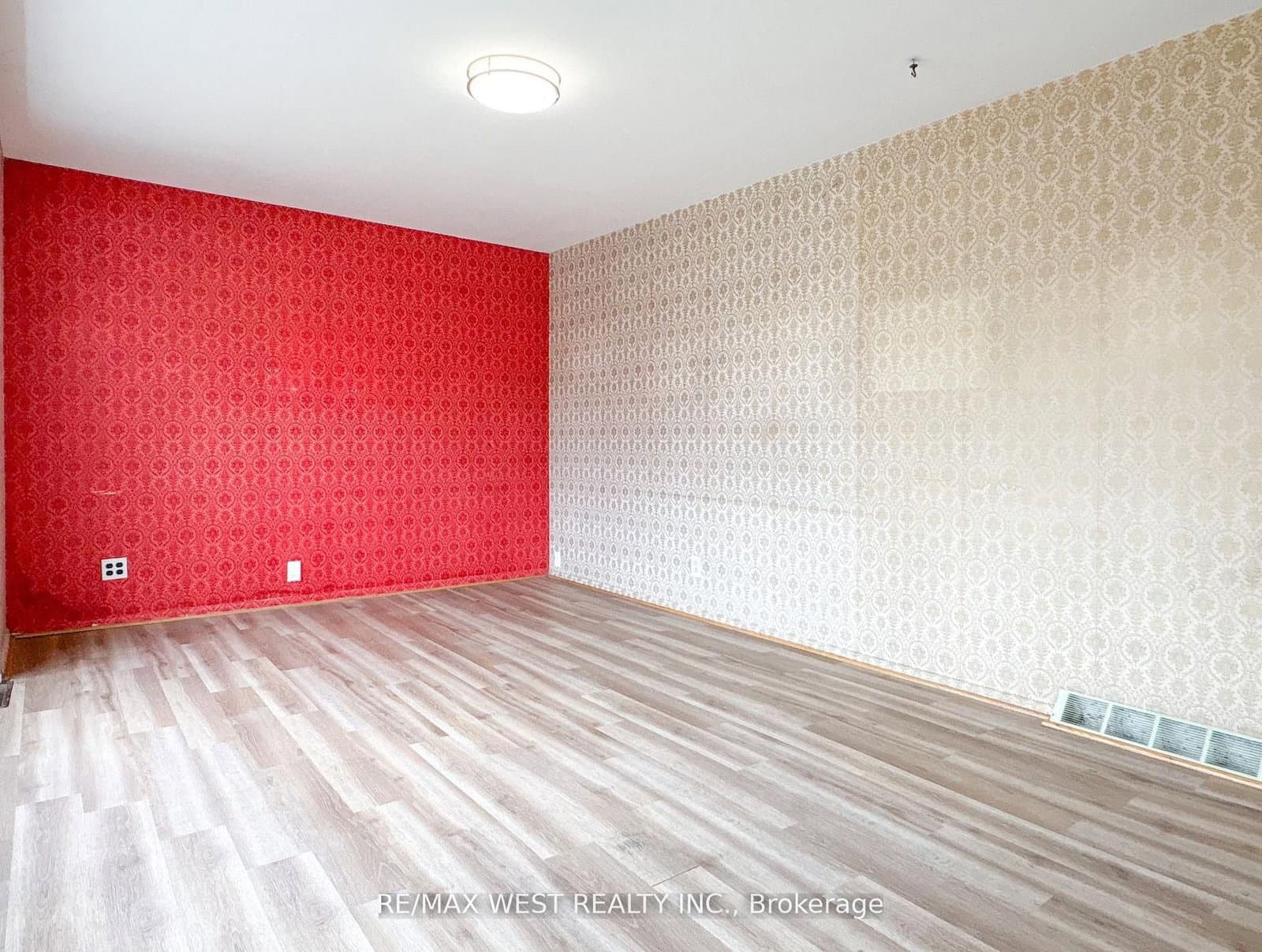 32 Broadleaf Road, Toronto, ON — photo 3