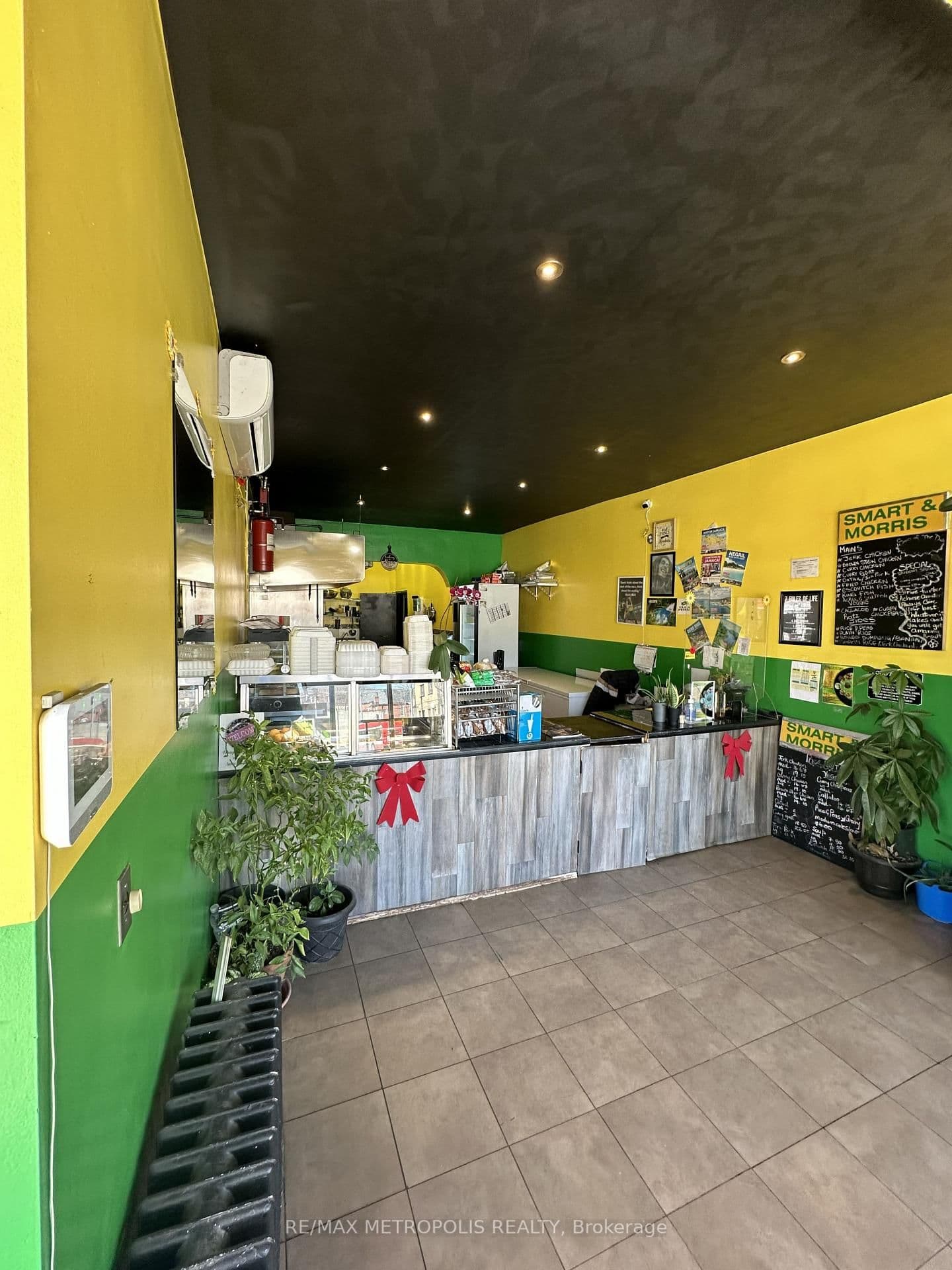 854 BATHURST Street, Toronto, ON