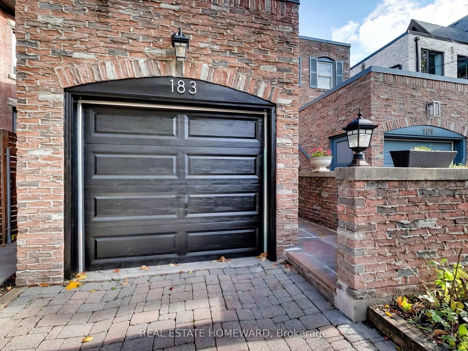 183 Madison Avenue, Toronto, ON — photo 2