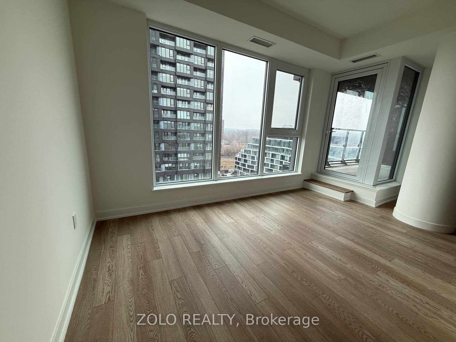 1002 - 5 Quarrington Lane, Toronto, ON — photo 2