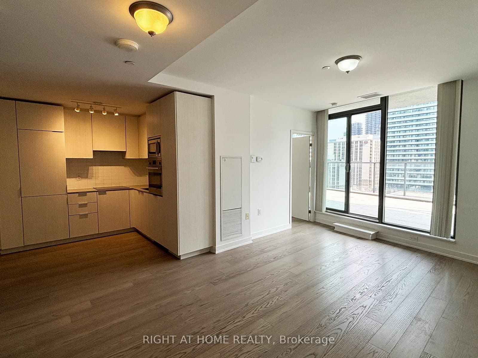 606 - 11 Wellesley Street, Toronto, ON — photo 2