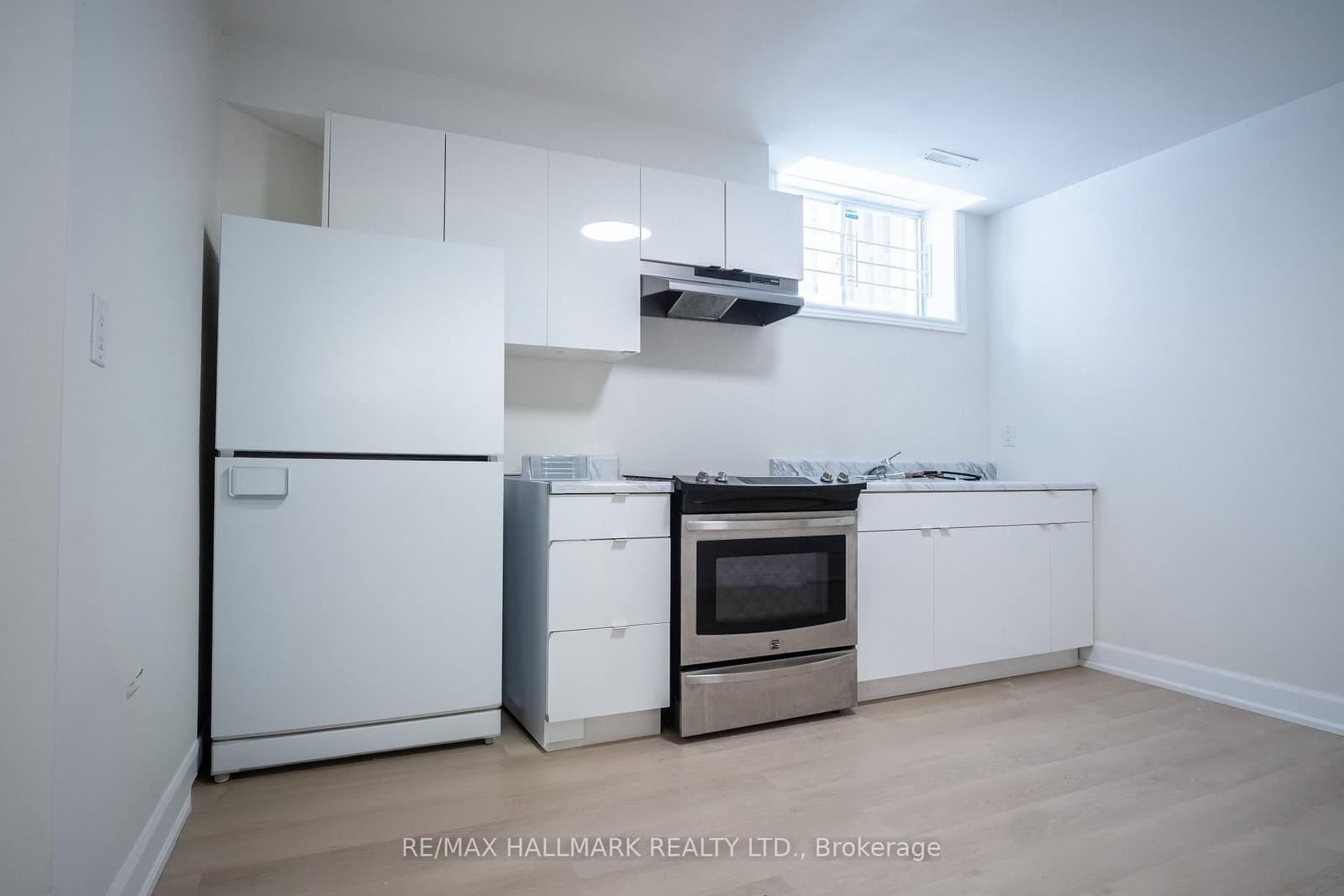 Basement 1 - 118 Fairholme Avenue, Toronto, ON — photo 3