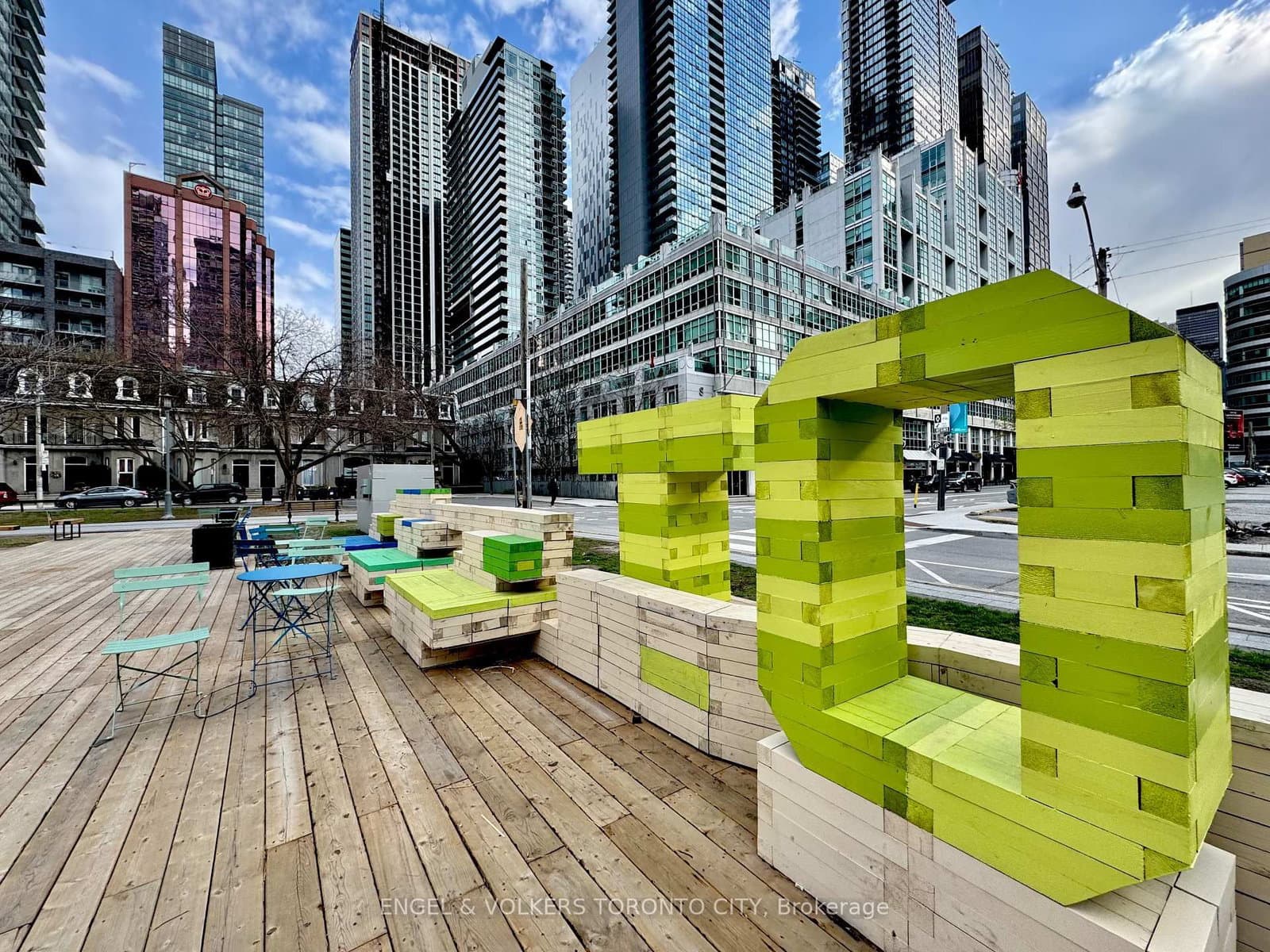 706 - 393 King Street, Toronto, ON