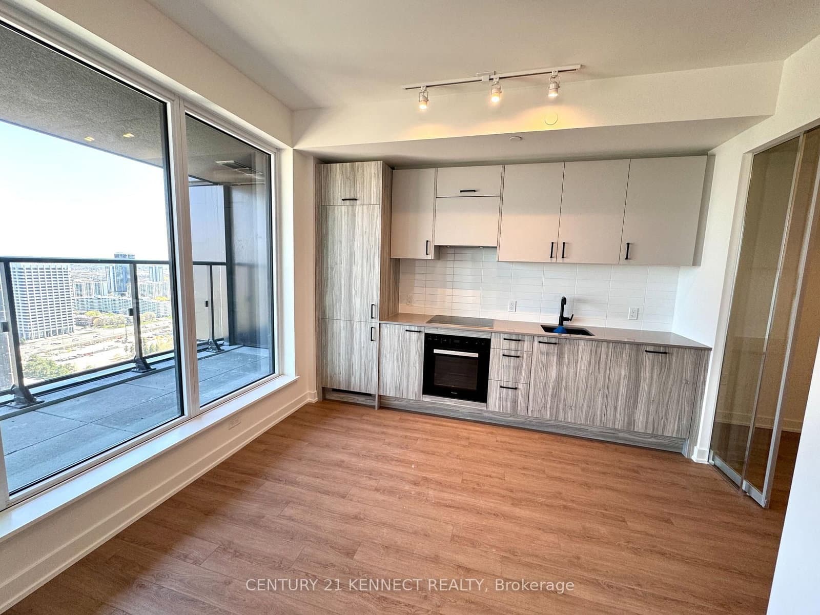 3401 - 1 Quarrington Lane, Toronto, ON — photo 2