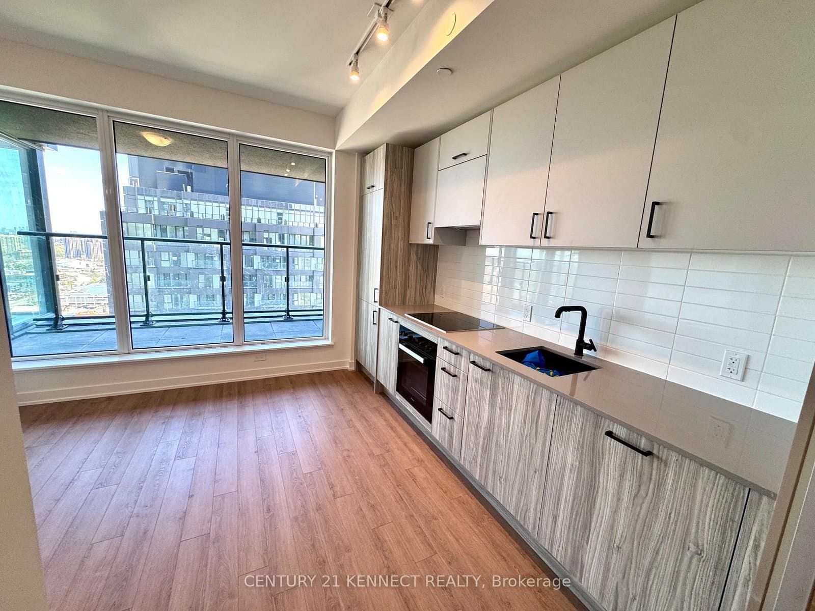 3401 - 1 Quarrington Lane, Toronto, ON — photo 3