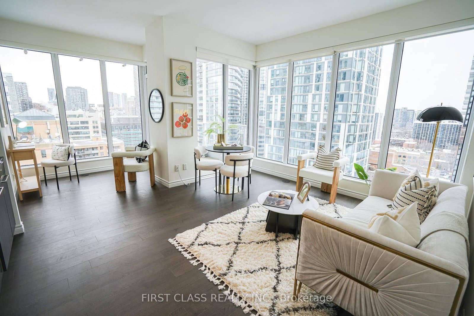 2010 - 68 Shuter Street, Toronto, ON