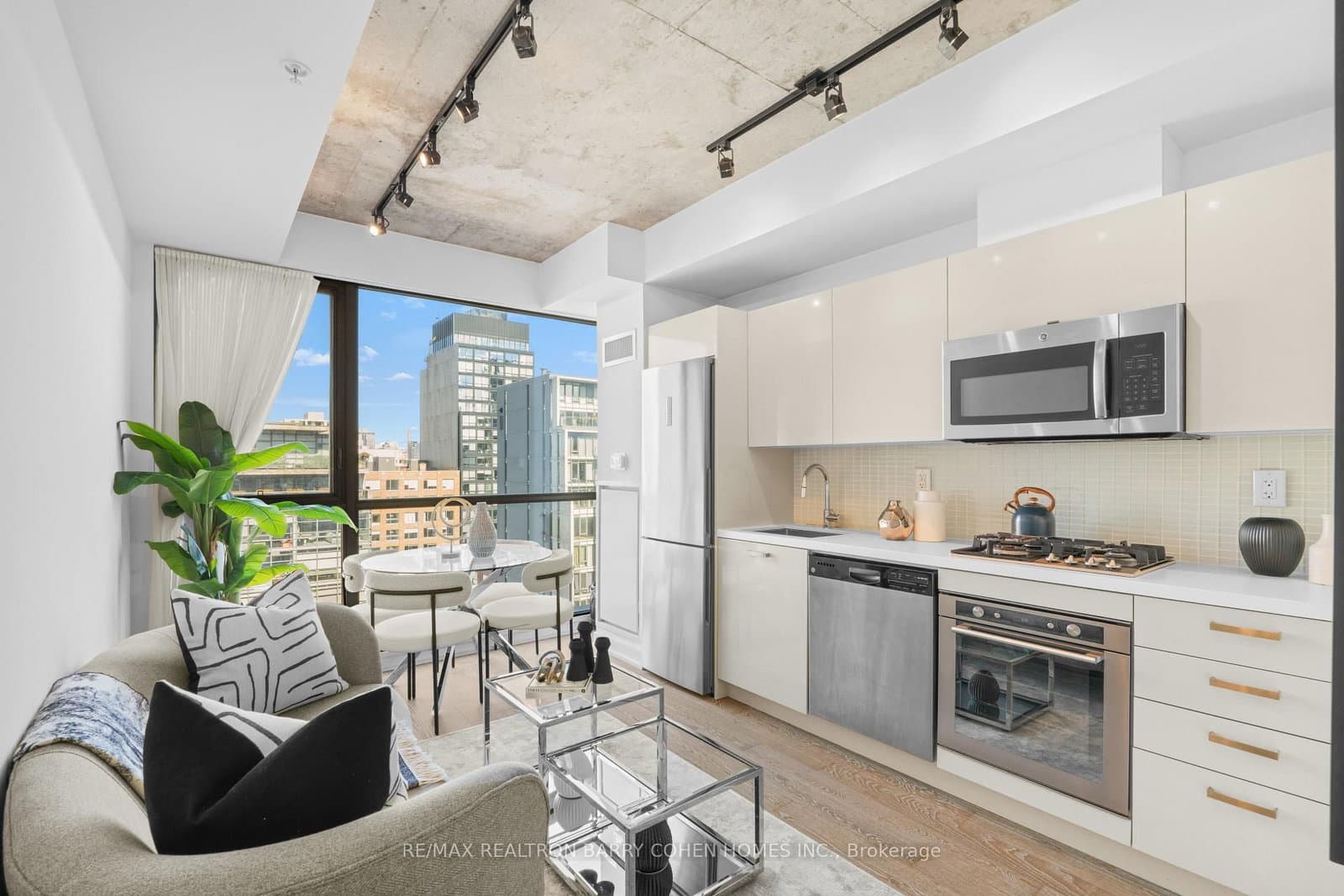 904 - 39 Brant Street, Toronto, ON