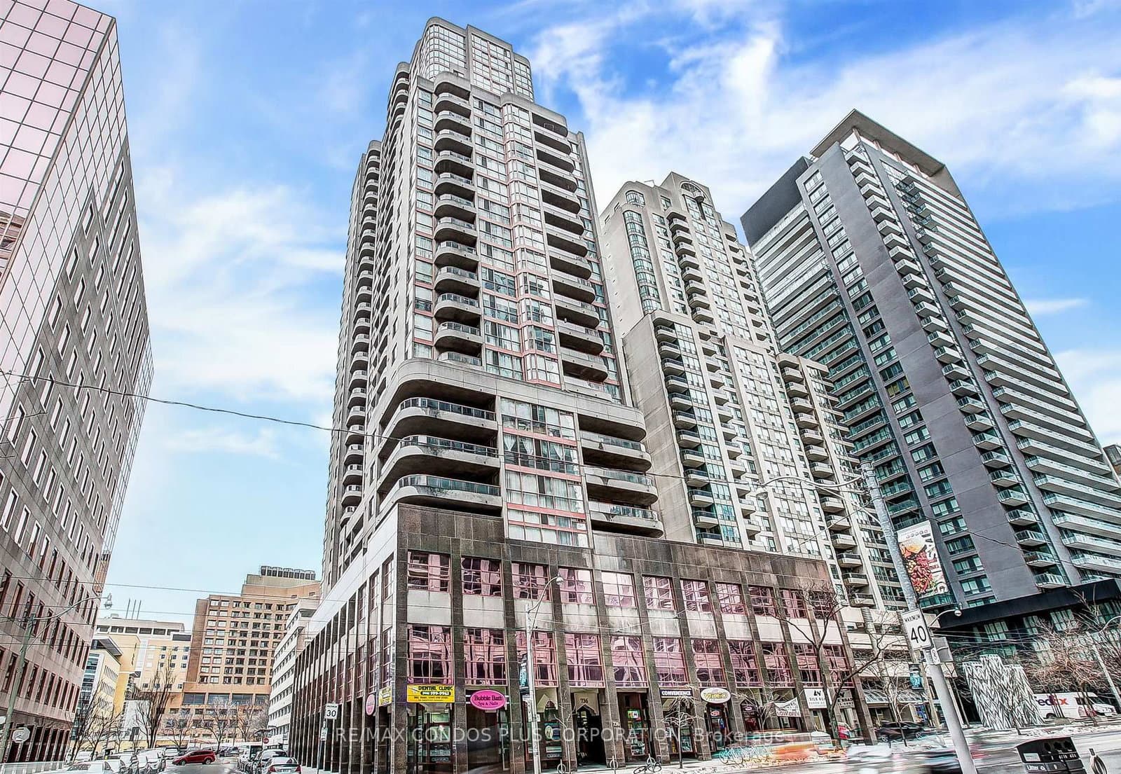 1601 - 736 Bay Street, Toronto, ON