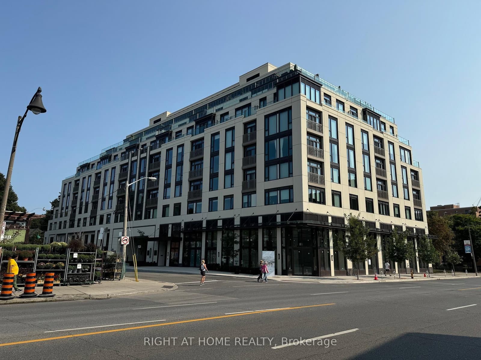 202 - 3 Strathgowan Avenue, Toronto, ON