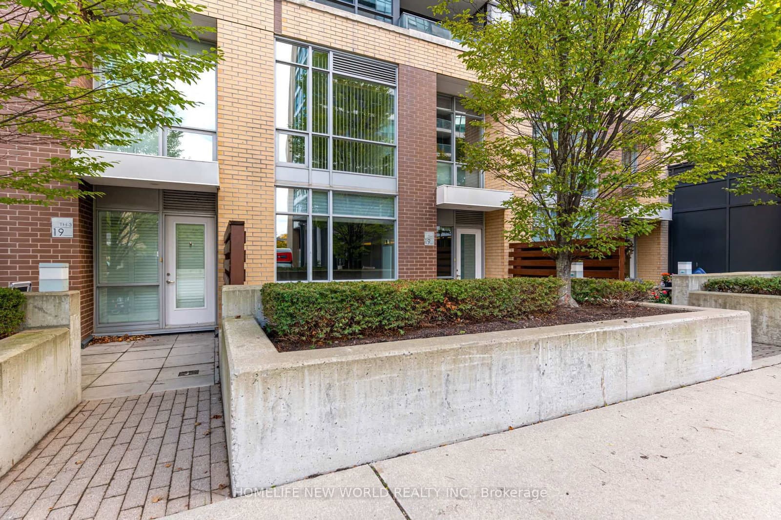 Th2 - 19 Singer Court, Toronto, ON — photo 2