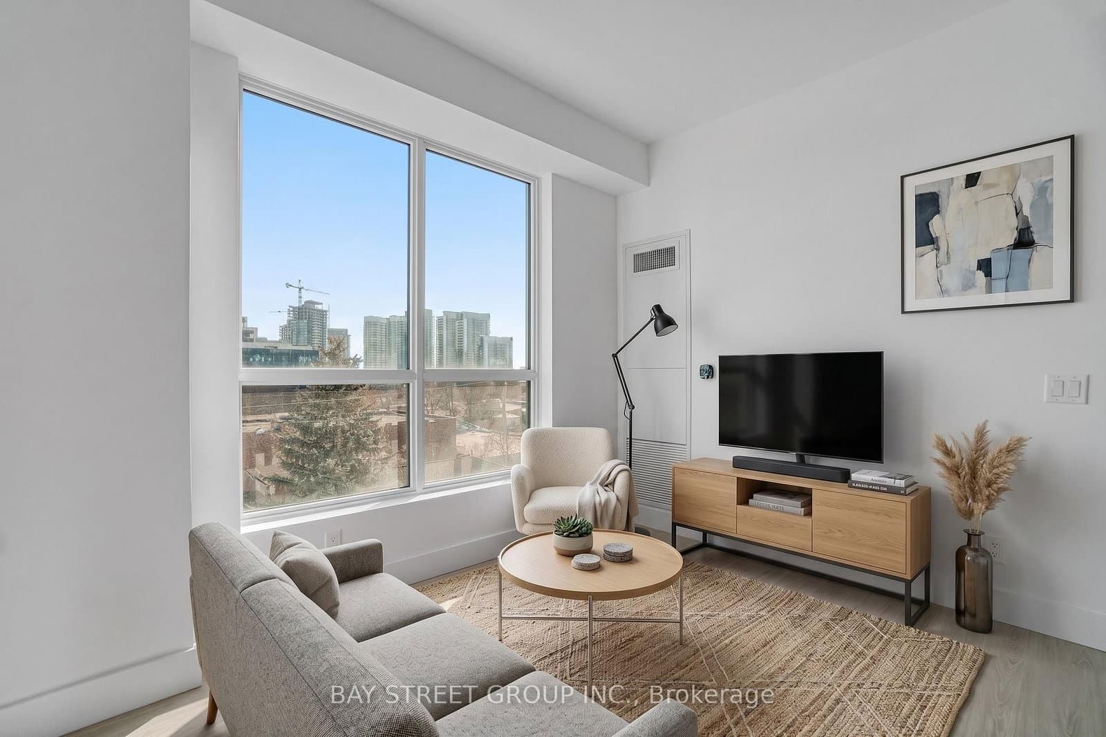 523 - 6 Greenbriar Road, Toronto, ON