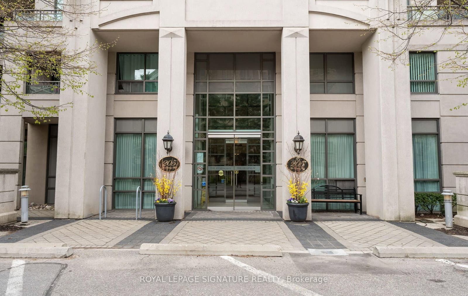 406 - 205 The Donway, Toronto, ON — photo 3