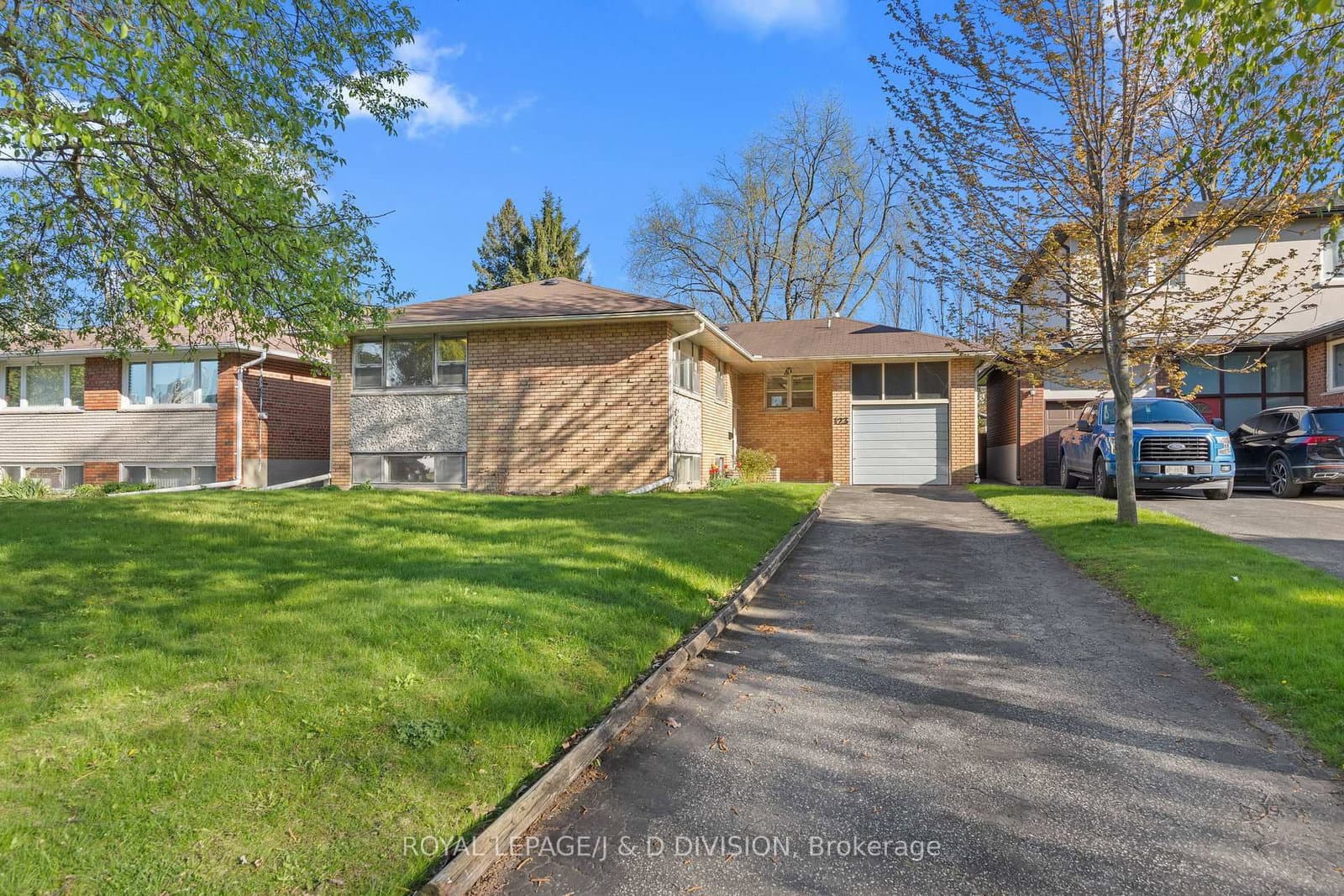 123 Betty Ann Drive, Toronto, ON