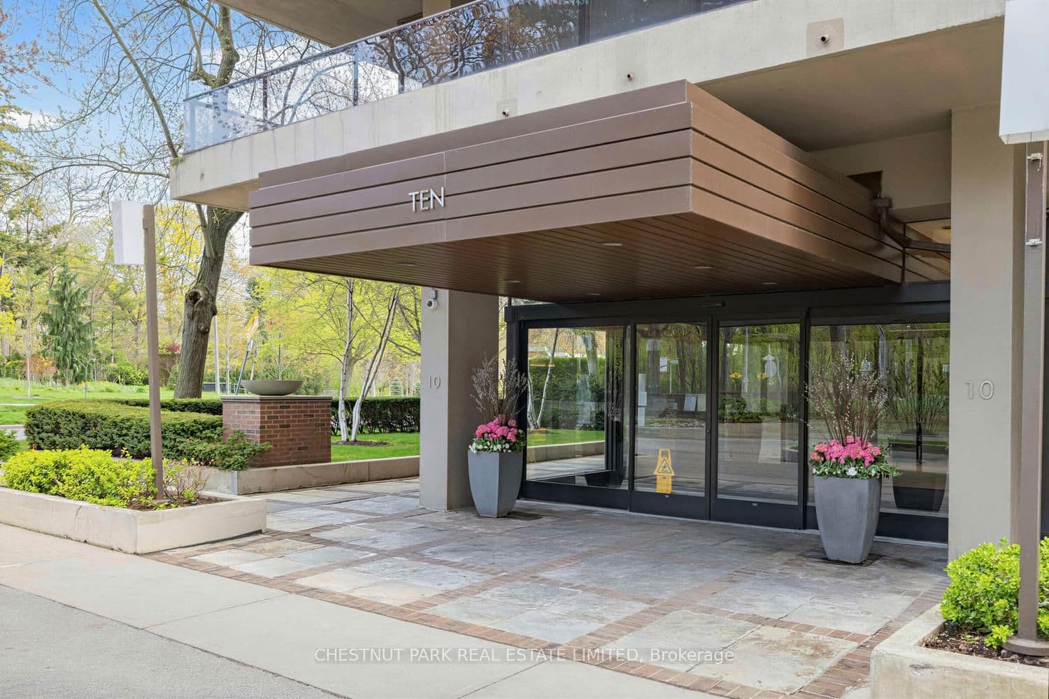 506 - 10 Avoca Avenue, Toronto, ON — photo 3