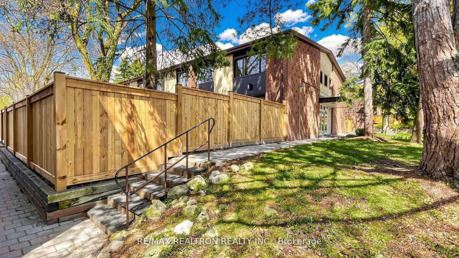 2 - 52 Three Valleys Drive, Toronto, ON — photo 2