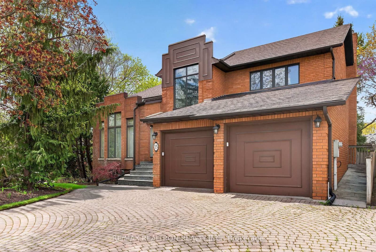 15 Sunforest Court, Toronto, ON — photo 2