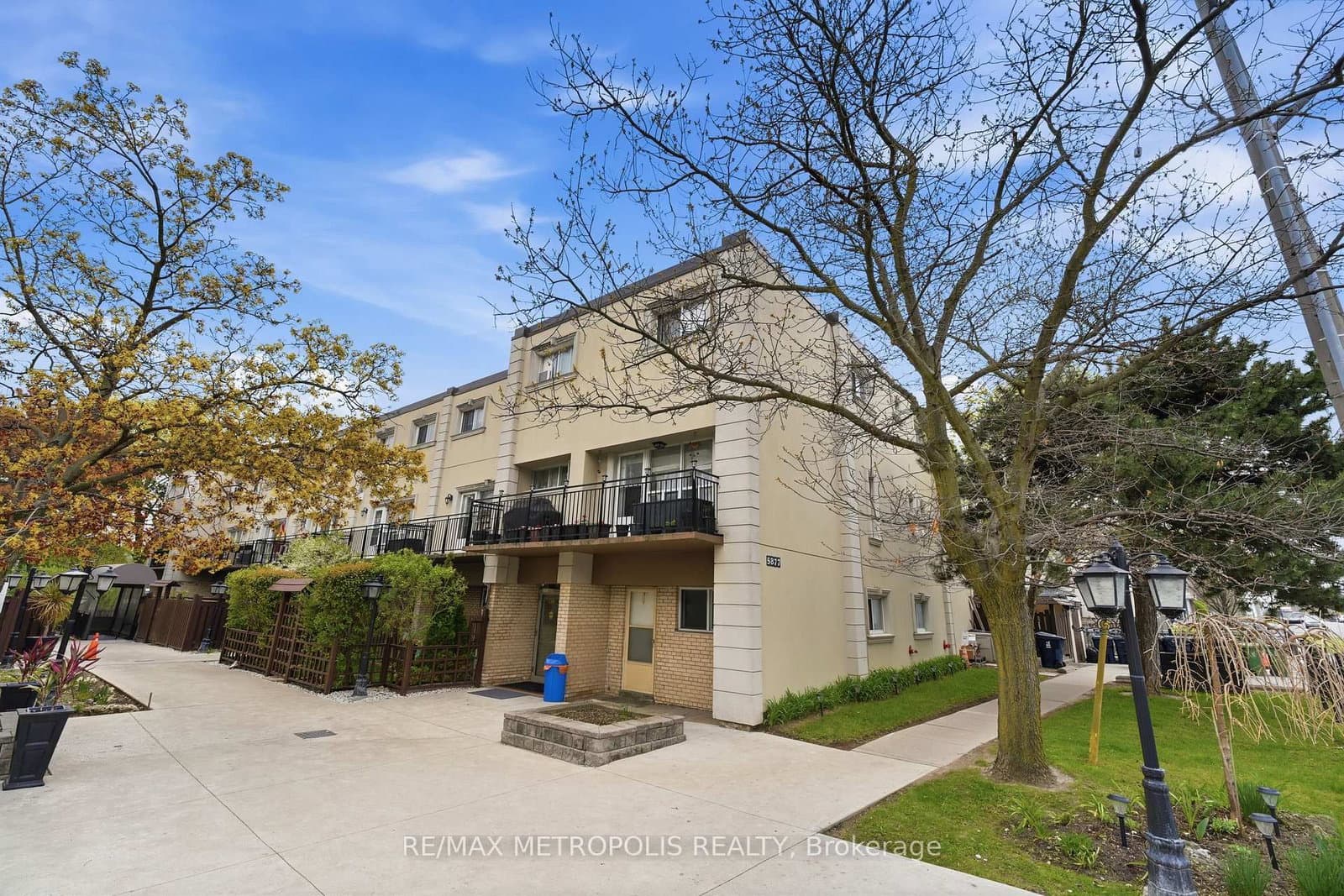 205 - 5877 Bathurst Street, Toronto, ON