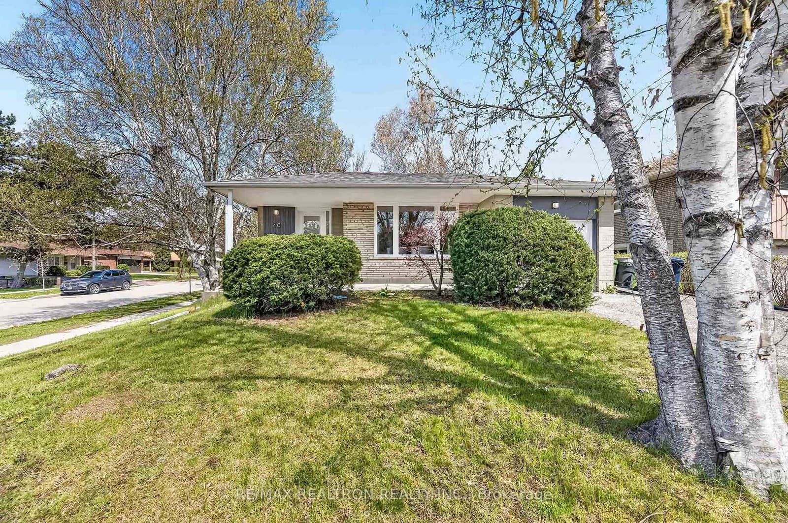 40 Threadneedle Crescent, Toronto, ON — photo 2