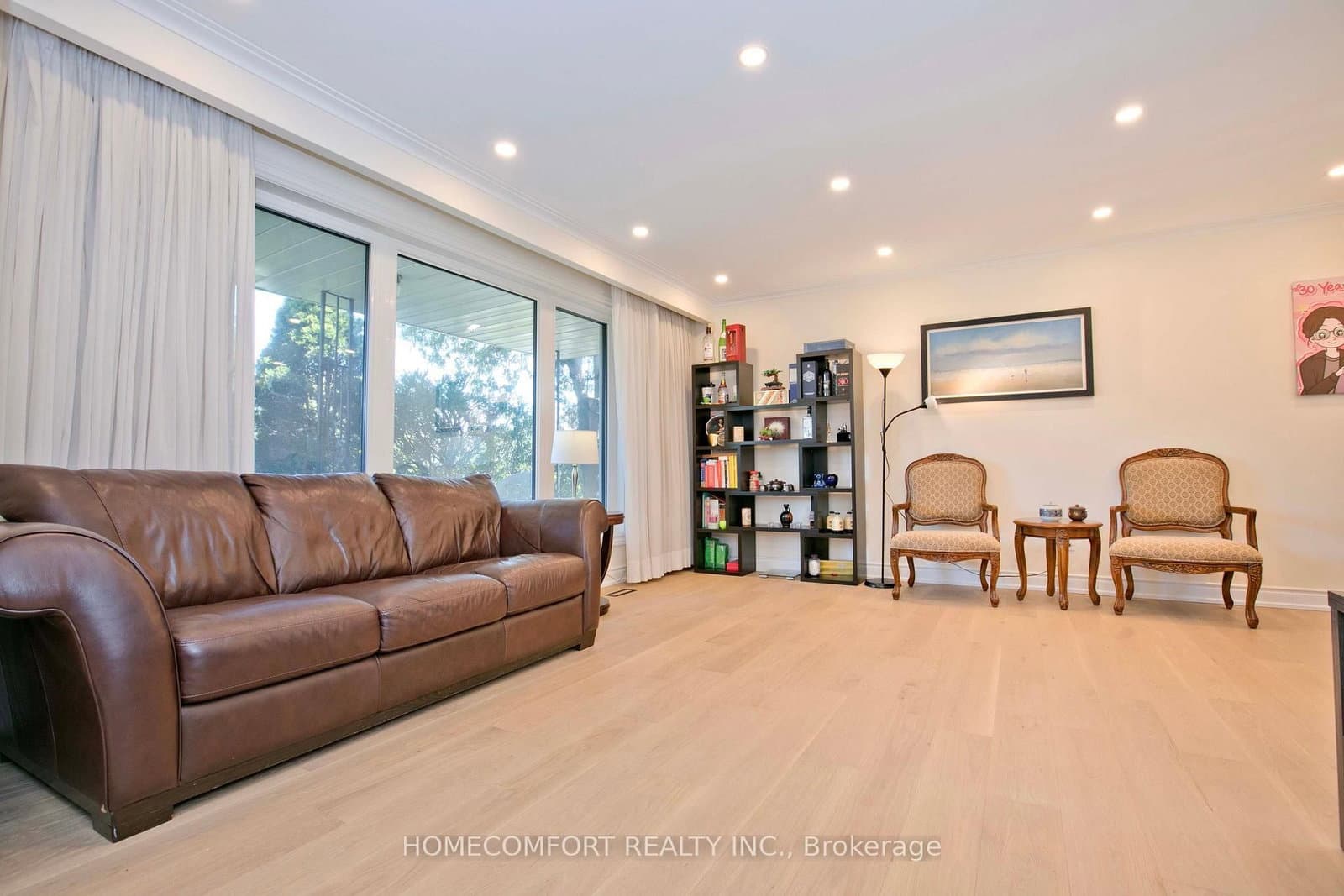 19 Oldborough Circle, Toronto, ON — photo 3