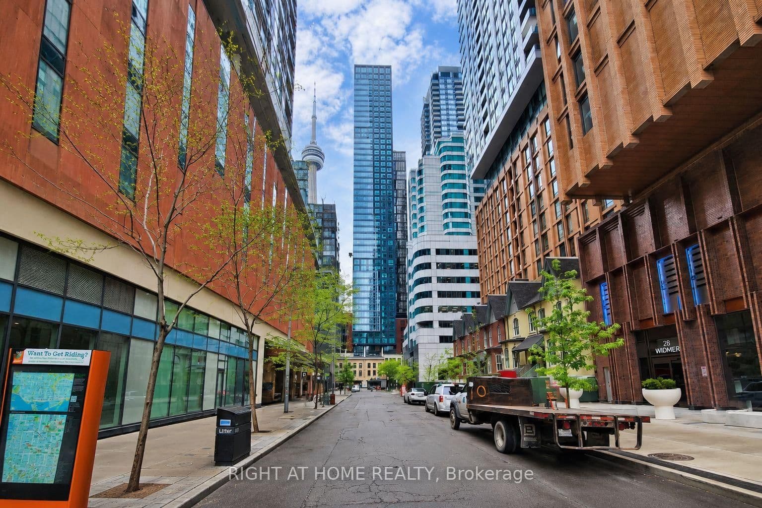 1505 - 327 King Street, Toronto, ON