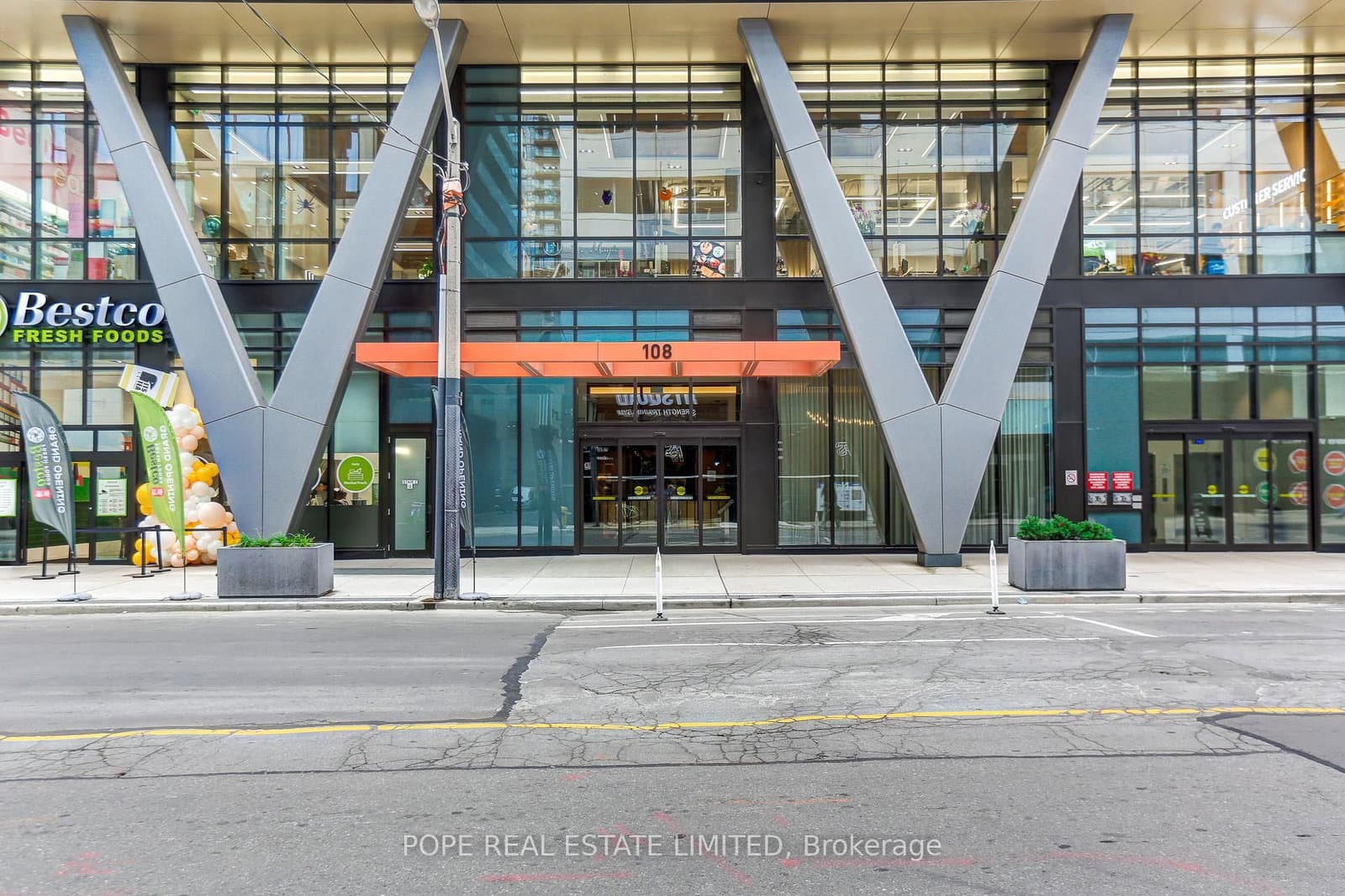 1502 - 108 Peter Street, Toronto, ON — photo 2
