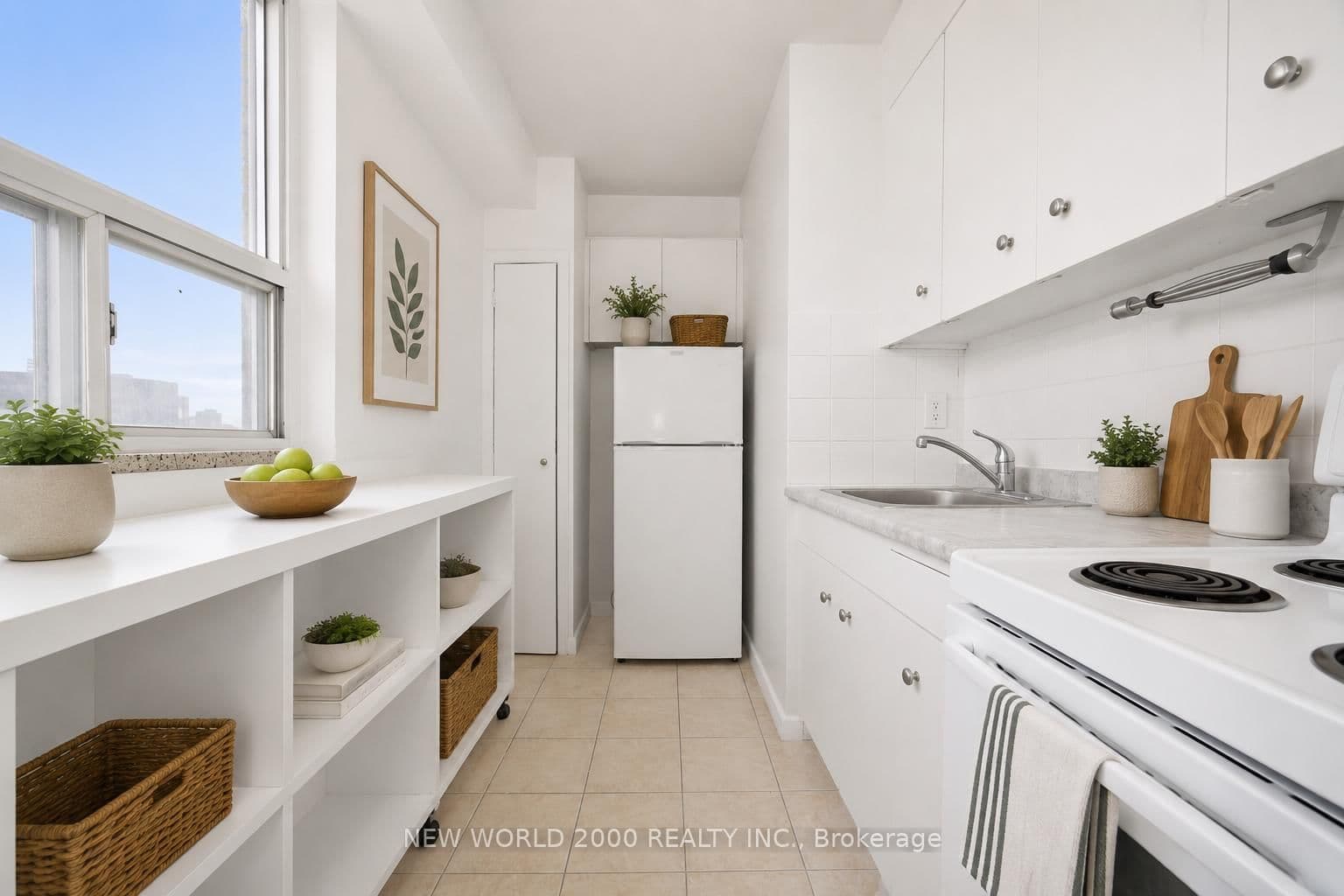 1008 - 88 Bernard Avenue, Toronto, ON — photo 2