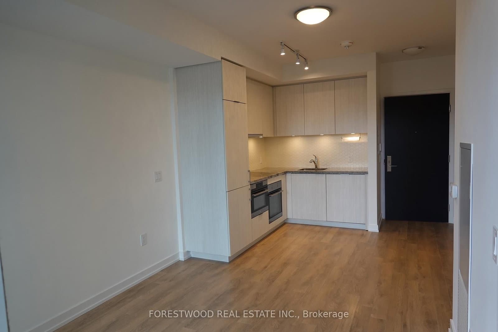 519 - 158 Front Street, Toronto, ON — photo 3