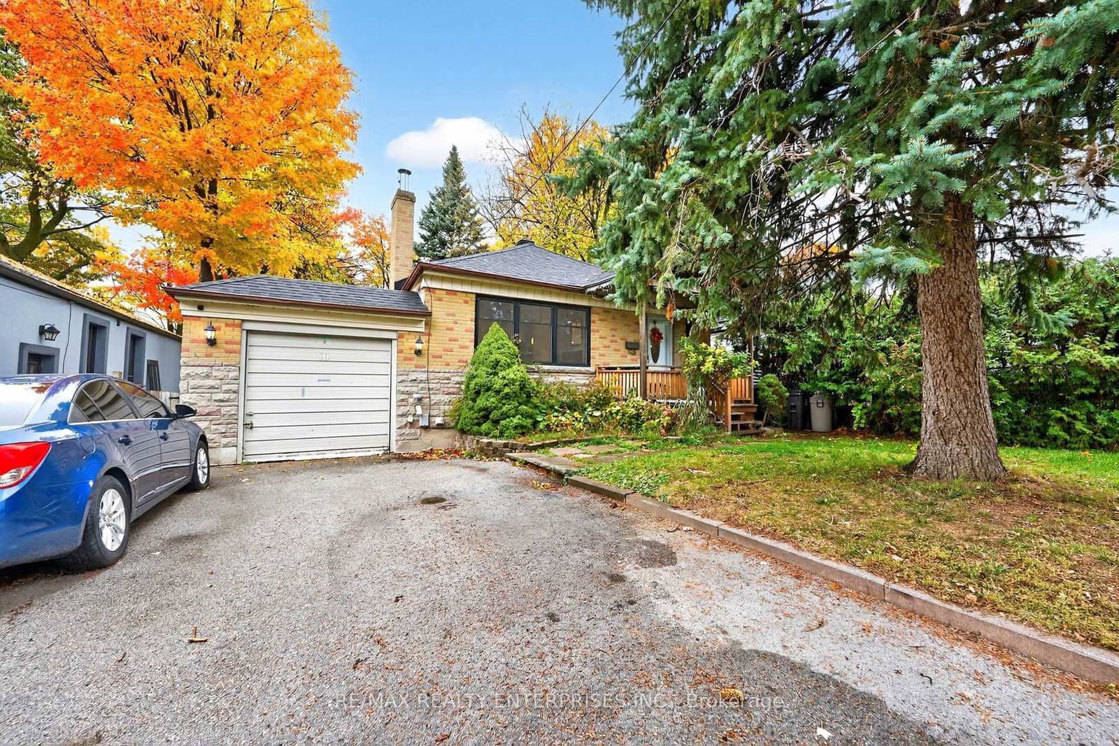 10 Colonial Avenue, Toronto, ON — photo 2