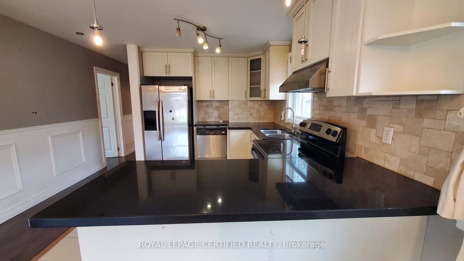 18 Maywood Park, Toronto, ON — photo 2