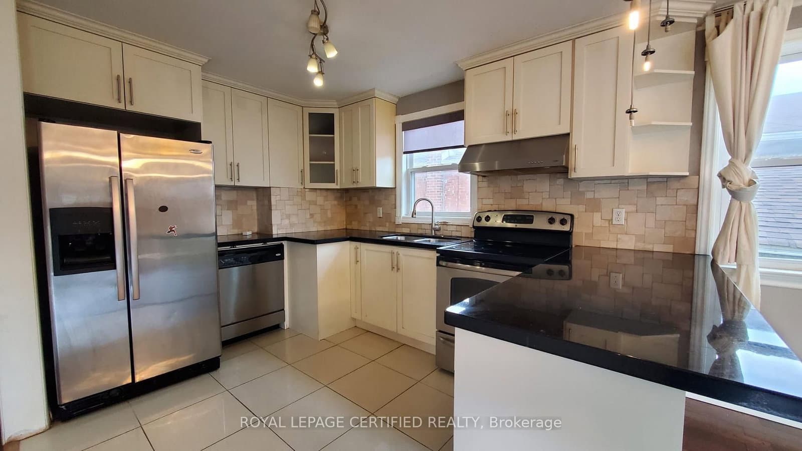 18 Maywood Park, Toronto, ON — photo 3