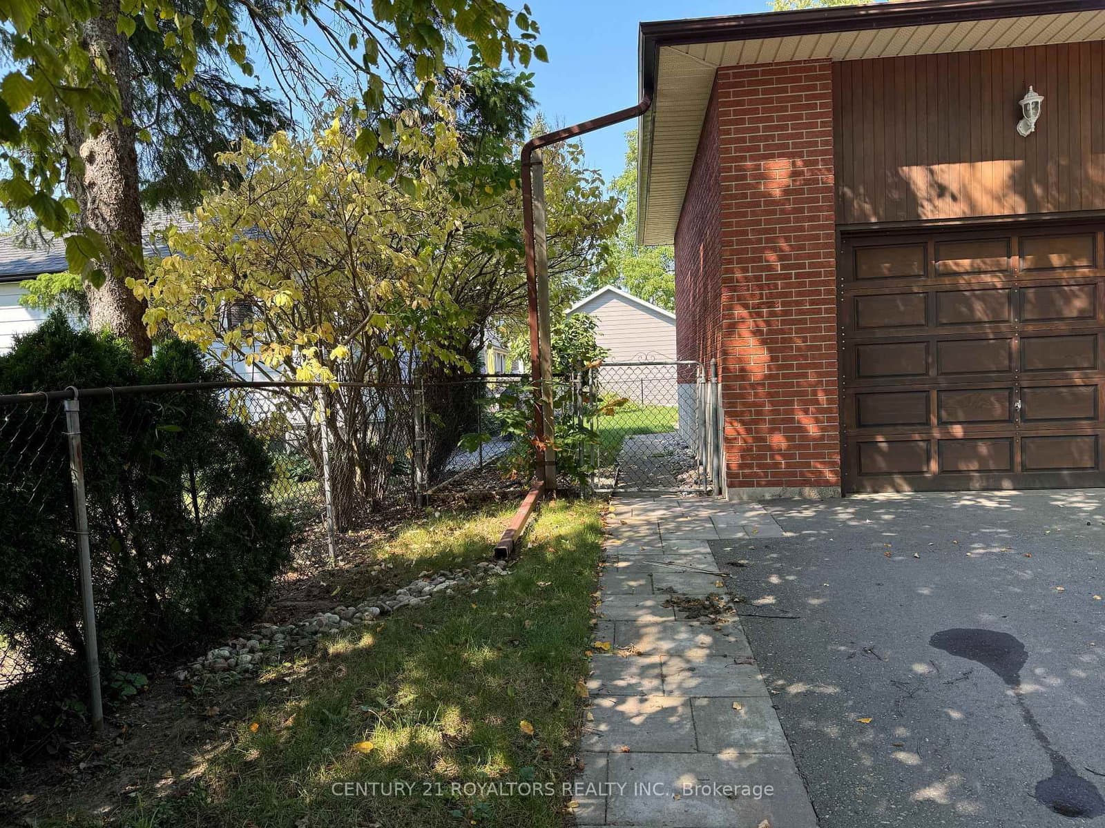 404 Trent Street, Whitby, ON — photo 2