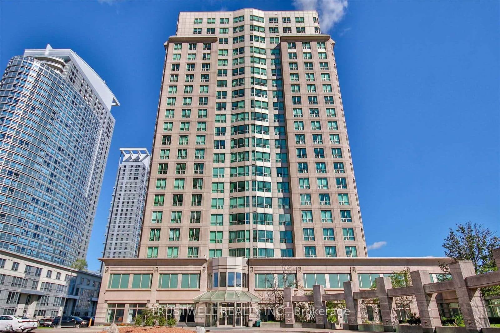 1509 - 8 Lee Centre Drive, Toronto, ON — photo 2