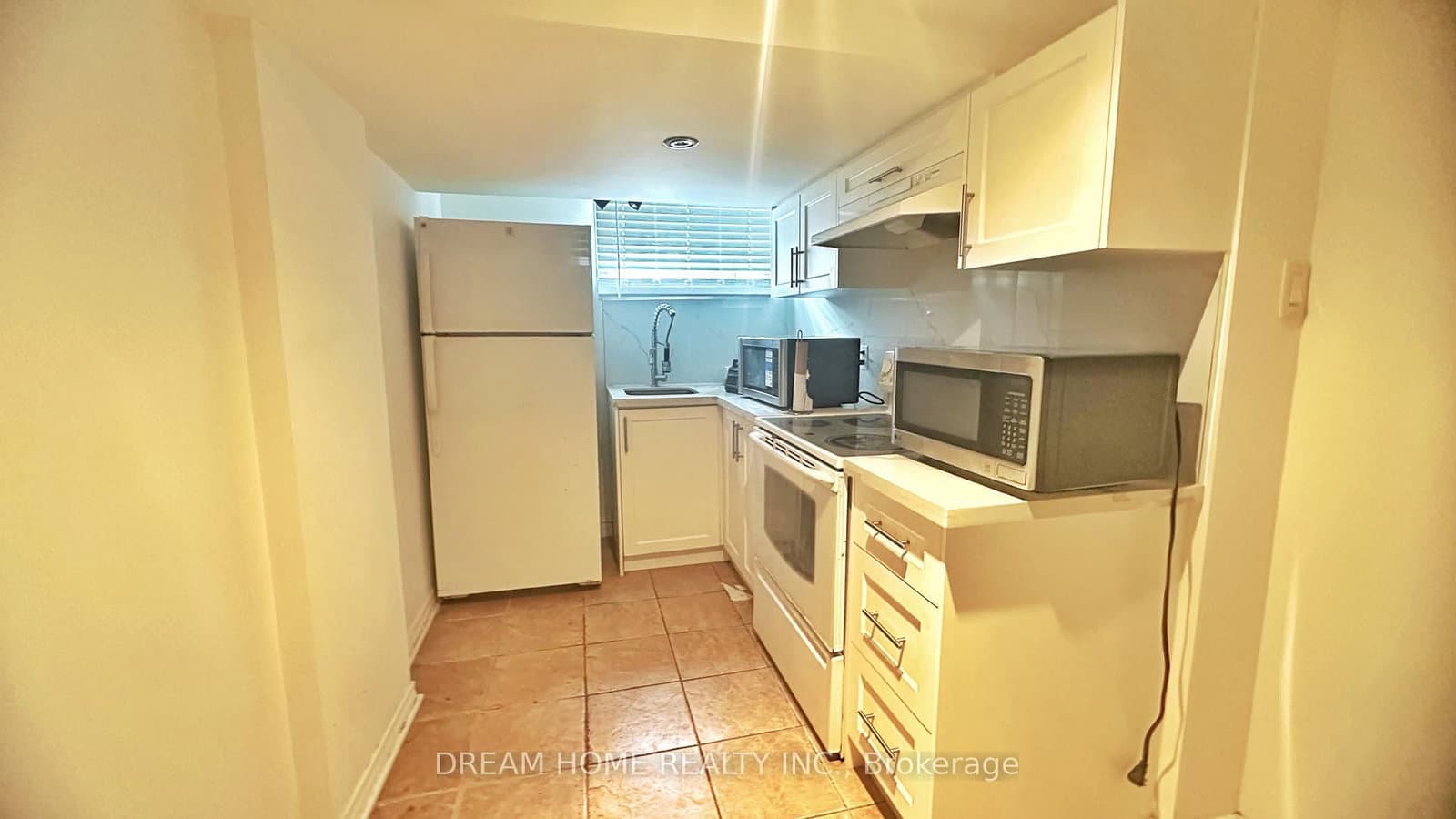 BM Unit#B - 83 Cornwallis Drive, Toronto, ON — photo 3