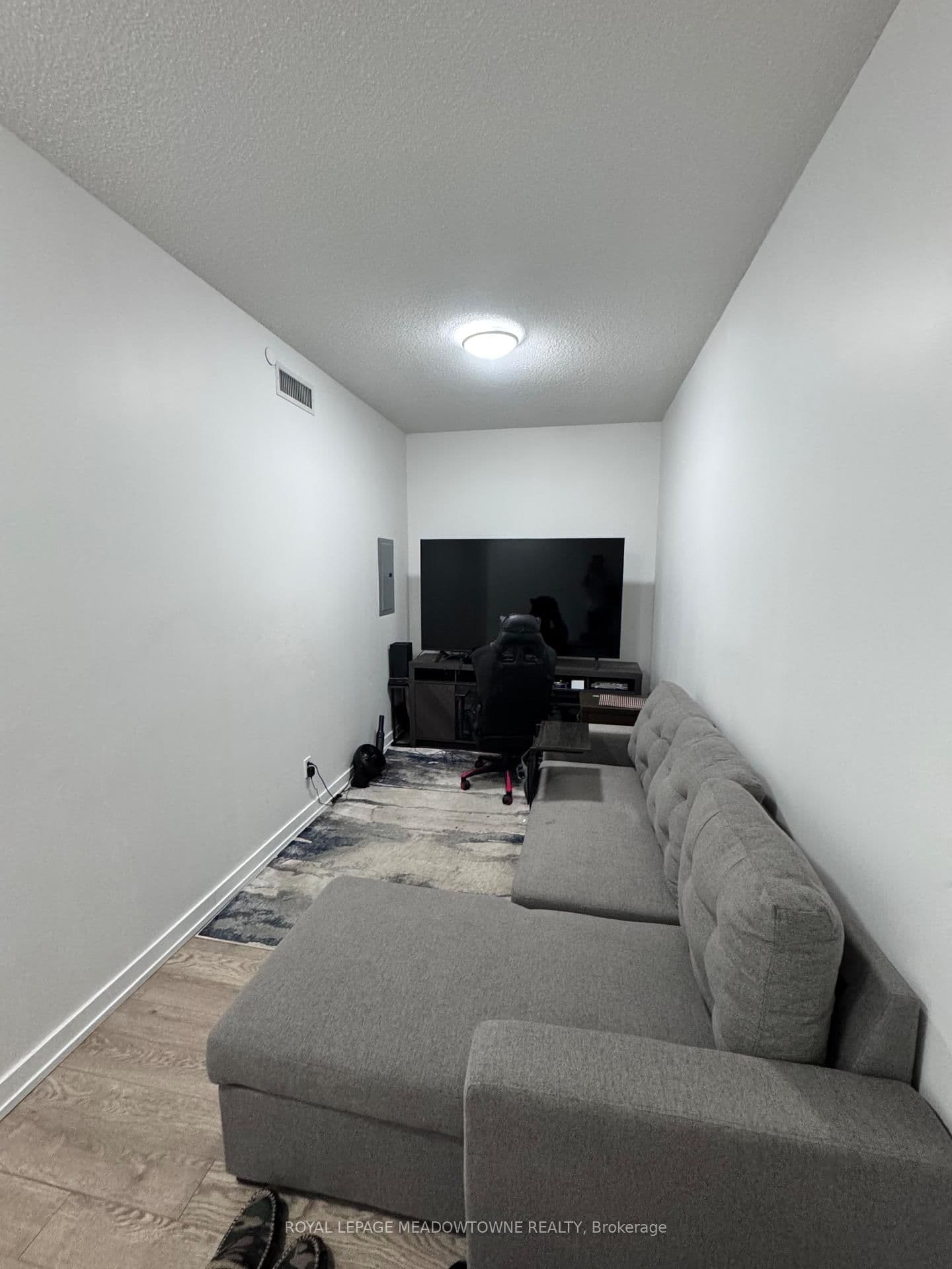 213 - 2055 Danforth Avenue, Toronto, ON — photo 2