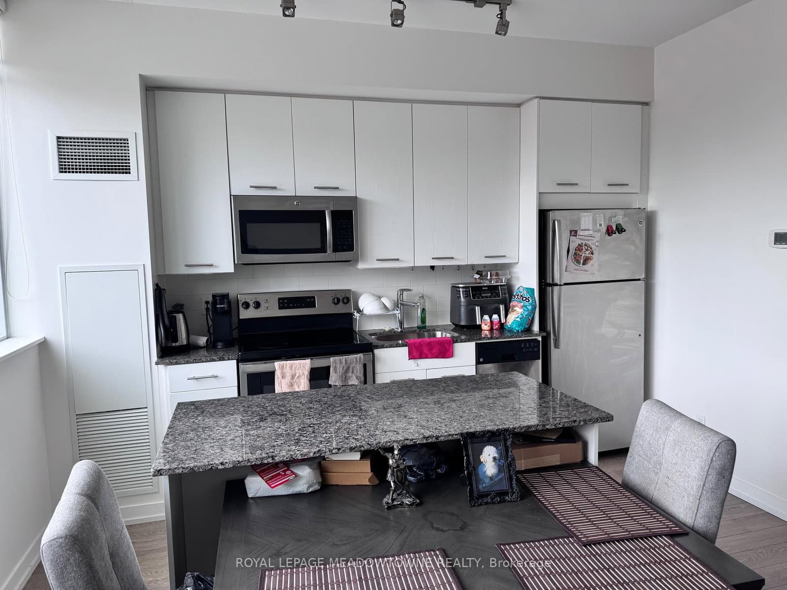 213 - 2055 Danforth Avenue, Toronto, ON — photo 3