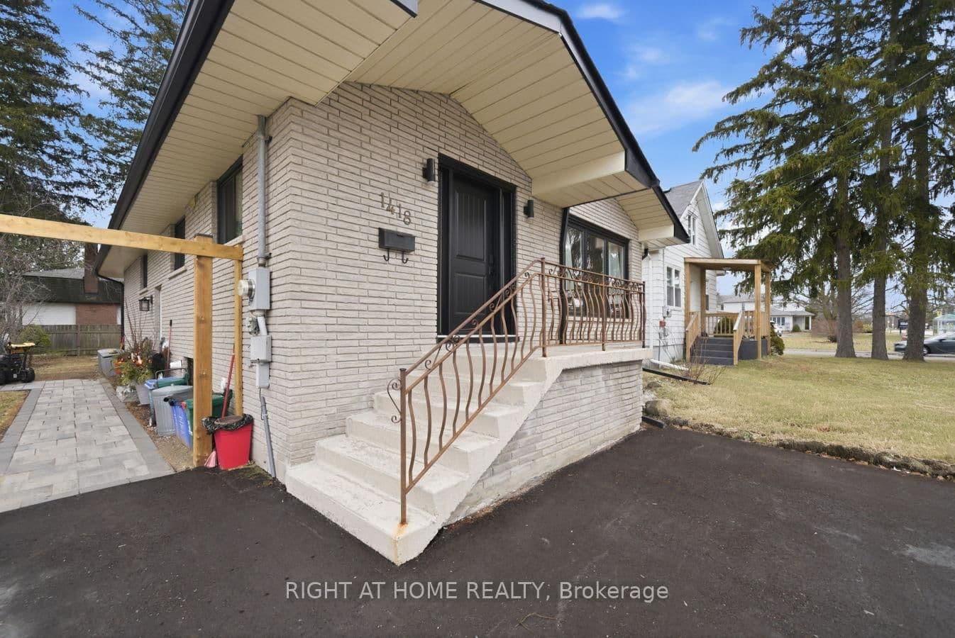 1418 Simcoe Street, Oshawa, ON — photo 2