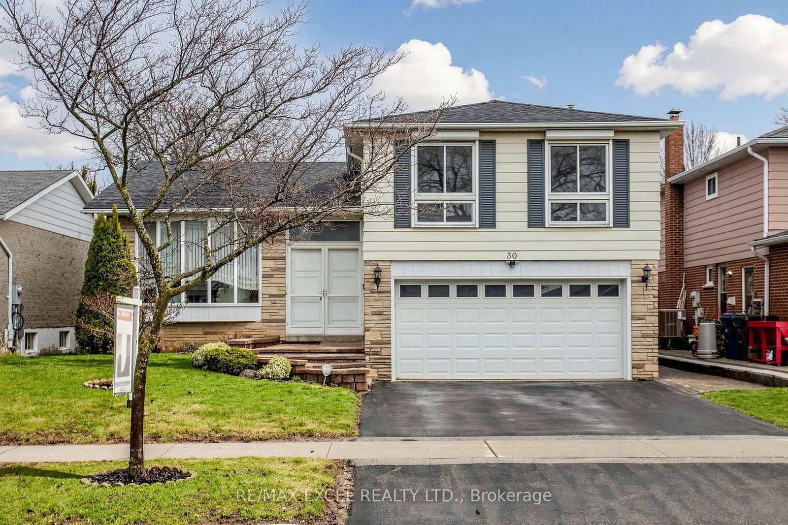 30 WAKEFIELD Crescent, Toronto, ON