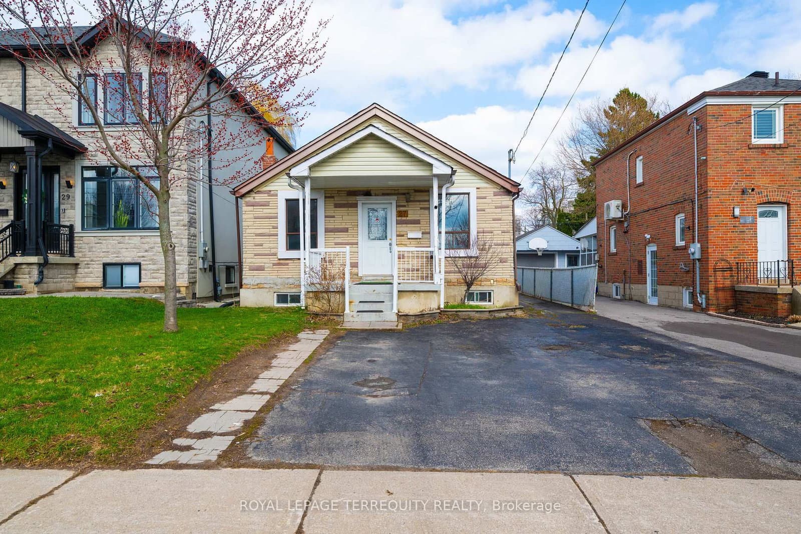 27 Phillip Avenue, Toronto, ON