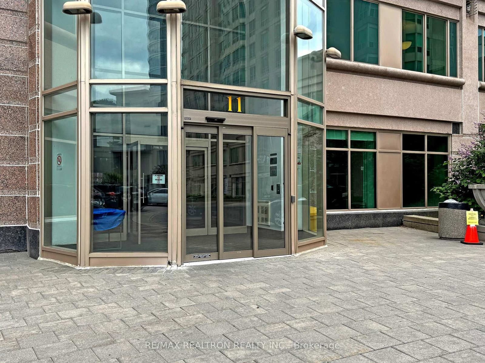 602 - 11 Lee Centre Drive, Toronto, ON — photo 2